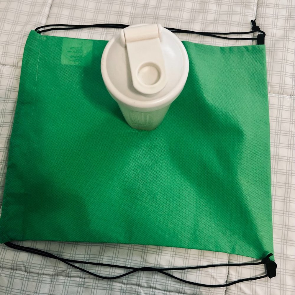 Swag bag green colored and bottle set - Picture 2 of 5